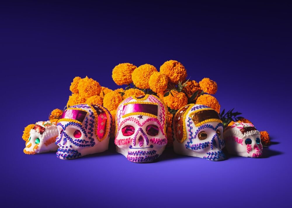 The “Dia de Muertos” is one of the most important traditions in Mexico. This tradition dates back to pre-Hispanic times and is still celebrated today.