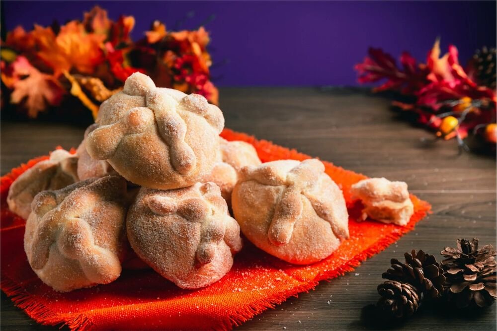 One of the most important elements of the offering for the celebration of “Dia de Muertos” in Mexico is the “Pan de Muerto” or bread of the dead.